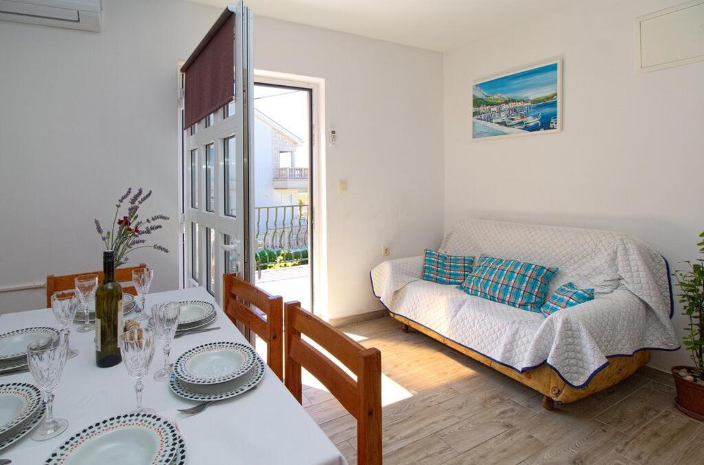 Apartment Zrno Makarska Bagian luar foto