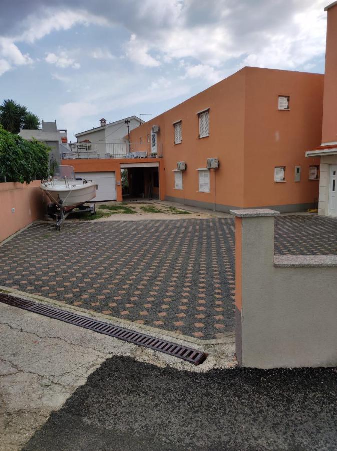 Apartment Zrno Makarska Bagian luar foto
